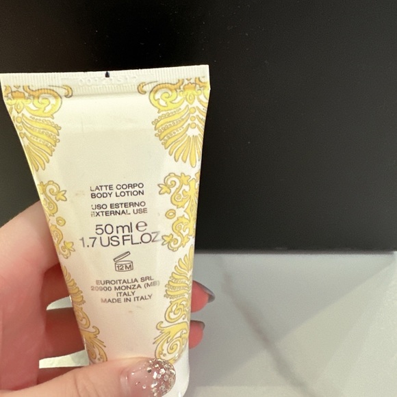 Versace Pour Femme Body Lotion —Travel Size - Picture 3 of 3